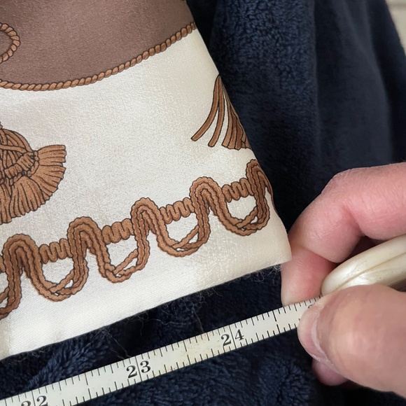 Scarf - Picture 9 of 9